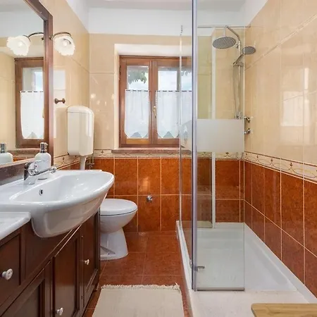 Stone Zamask With A Pool And A Lovely View Guest house Pazin