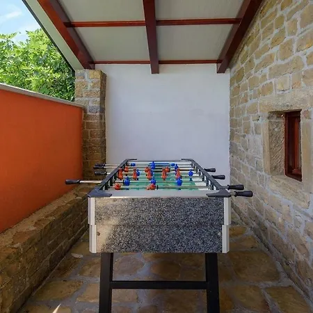 Stone Zamask With A Pool And A Lovely View * Pazin