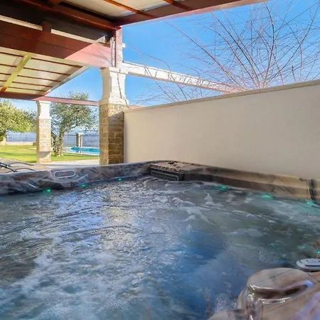 Guest house Stone Zamask With A Pool And A Lovely View *