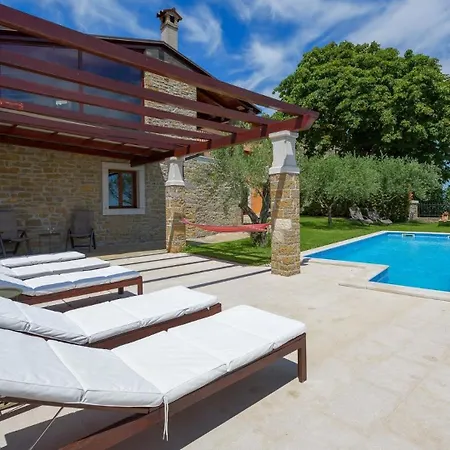 Stone Zamask With A Pool And A Lovely View Gasthuis *
