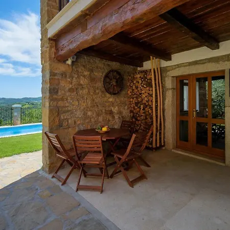 Gasthuis Stone Zamask With A Pool And A Lovely View Pazin
